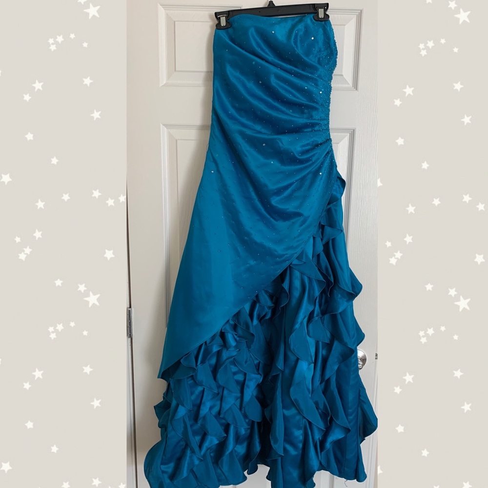 ⭐️Teal Beaded Prom/Homecoming Ruffle Dress⭐️